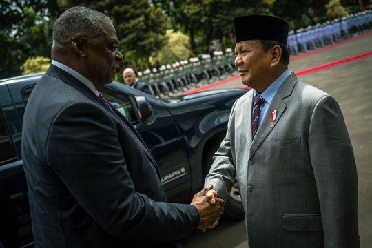 Secretary of Defense Lloyd J. Austin III met Indonesian Defense Minister Prabowo Subianto, Jakarta Nov. 21, 2022 (Flickr/DoD photos by Chad J. McNeeley, CC BY 2.0 DEED)