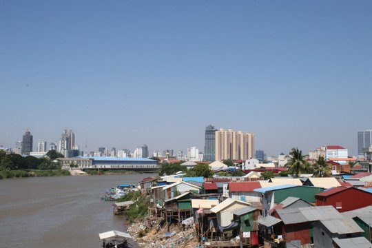 In Phnom Penh sind die klimatischen Bedingungen in informellen Siedlungen oft extrem © STT