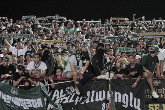 Andrin Brändle reiste mit den Ultras der Brigata Curva Sud des indonesischen Fußballvereins PSS Sleman zu Heim- und Auswärtsspielen. © Andrin Brändle