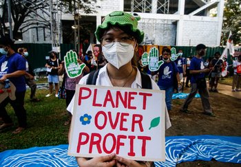 On the occasion of the UN Climate Conference 2021 (COP26), civil society groups in the Philippines protest in Quezon City, as the official Philippine delegation did not consider the voices of civil society. © 350.org, Flickr, CC BY-NC-SA 2.0