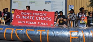 Für einen kompletten und schnellen Kohleausstieg: Zivilgesellschaftlicher Protest auf dem COP27-Gelände in Scharm El-Scheich (Foto: Pius Ginting)
