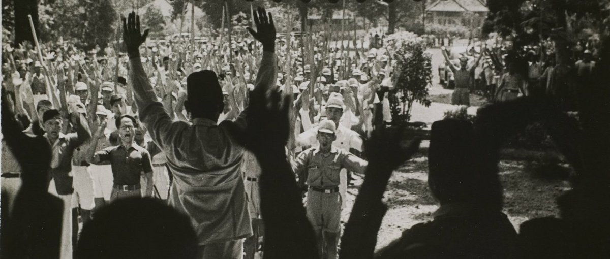 Präsident Sukarno wird von seinen Anhängern bei der Ausrufung der Republik Indonesien bejubelt. 18.8.1945 © Collection Netherlands Institute of Military History