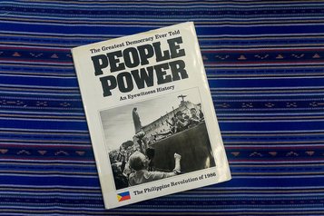 Buchcover "People Power: The Greatest Democracy Ever Told The Philippine Revolution of 1986 (An Eyewitness to History)" von Monina Allarey Mercado © philippinenbüro e.V.