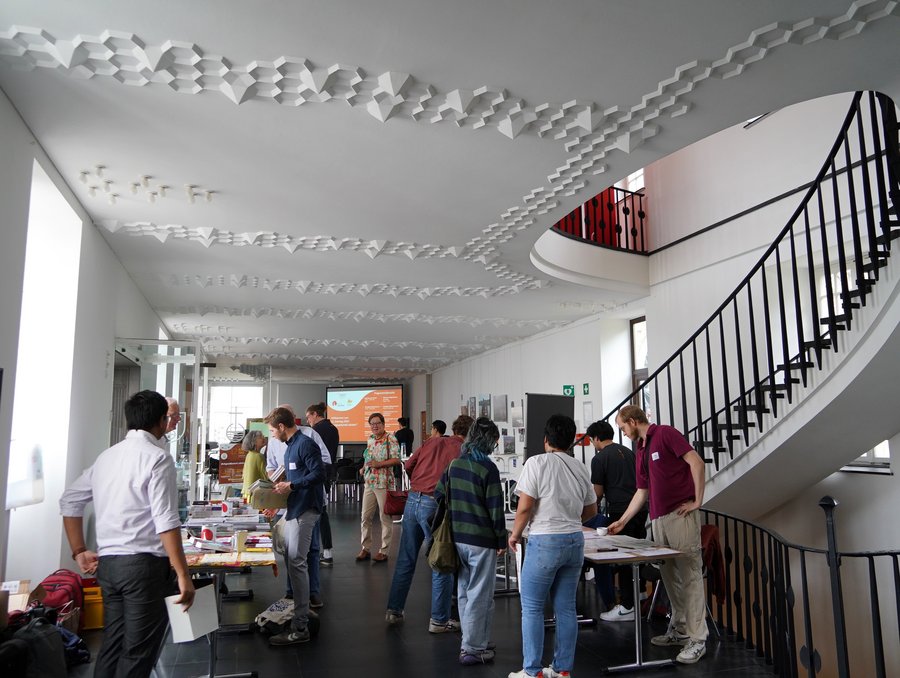 Anmeldung und Publikationstisch auf dem 12. Asientag © Stiftung Asienhaus