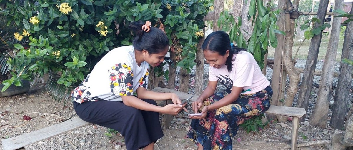 Viele Jugendliche im indonesischen Grenzgebiet tauschen sich via soziale Medien mit ihren Verwandten in Timor Leste aus. © Wida Ayu Puspitosari