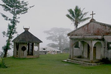Tief in den Bergen finden sich Beispiele für das Verweben von nichtchristlichen Glaubensvorstellungen mit dem Katholizismus: sie werden so von der Kirche vereinnahmt und kontrolliert. © Henri Myrttinen