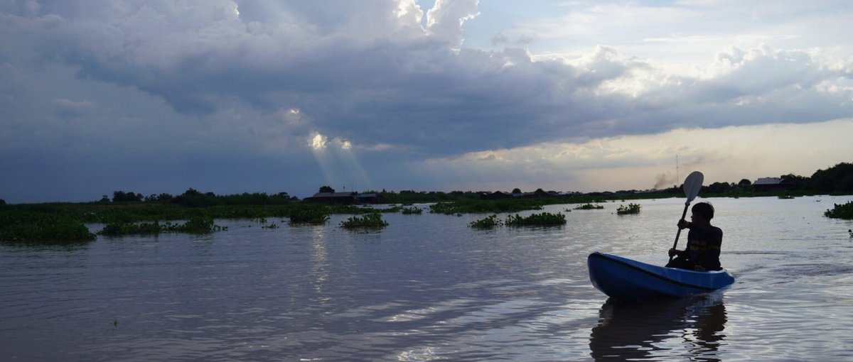 Kajaktouren auf dem Tonle Sap bieten Naturerlebnisse, die zu nachhaltigen Lebensweisen anregen © YEP Academy