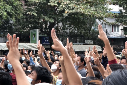 Protestierende in Yangon. © Maung Sun, CC-BY-SA-4.0