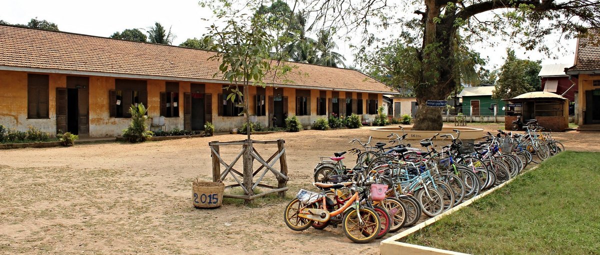 Schulhof der Banteay Dek Primary School in Kambodscha (Foto: Global Partnership for Education, Flickr, CC BY-NC-ND 2.0)