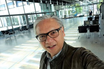 So kannten ihn die Leser:innen der südostasien. Dieses Foto hatte Hendra als Autorenfoto für seine Artikel ausgewählt. © Hendra Pasuhuk