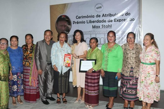 Verleihung des Max-Stahl-Preises für Meinungsfreiheit an die timoresische Volksorganisation für Frauen OPMT (Foto: CAMSTL) 