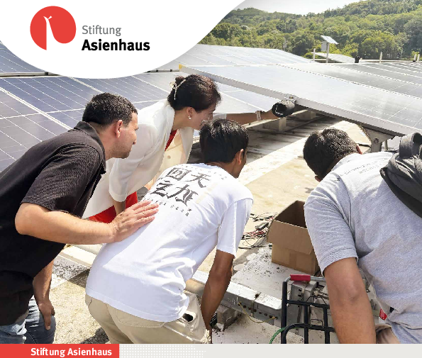 Climate Dialogues: Nepali NGOs visiting solar power management facility in Chongqing. Photo: Stiftung Asienhaus