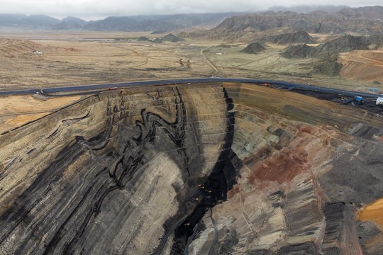 Die Region Qinghai erlitt durch illegalen Kohleabbau massive Umweltschäden. Foto: 李大毛 没有猫 darmau @ Unsplash 