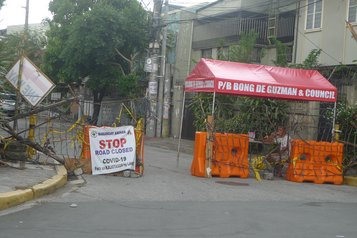 Lockdown in Quezon City (Philippinen), manche Viertel können nur unter Kontrolle betreten oder verlassen werden 